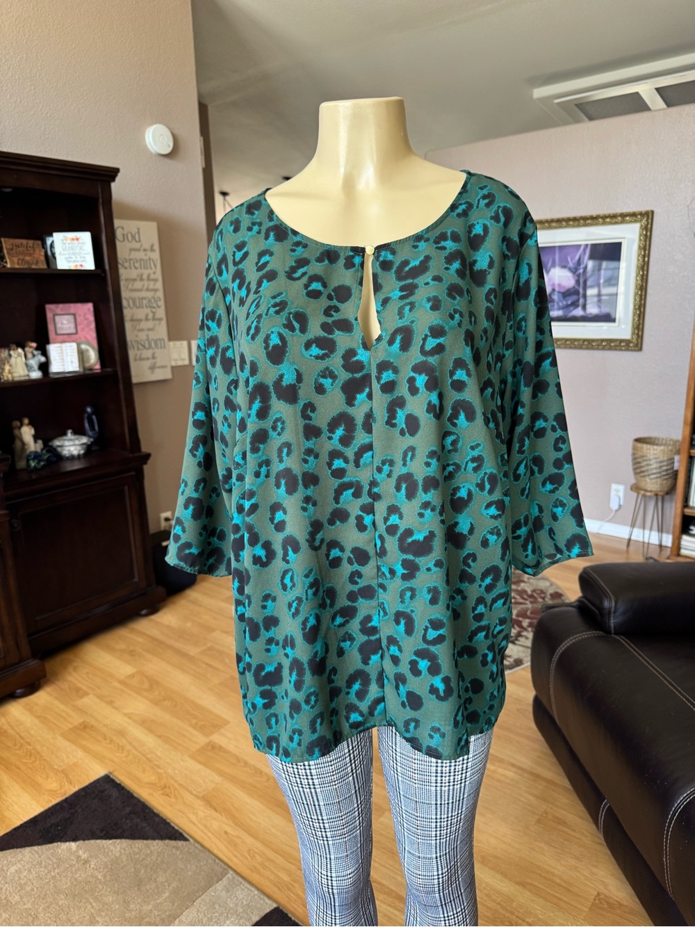Boutique animal print in green & black elbow sleeves tunic-size XL
